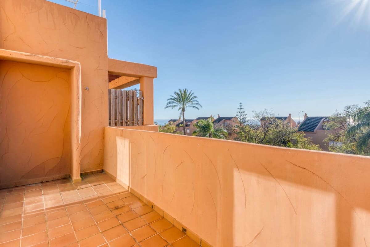 1 bedroom Apartment for sale in Elviria with pool garage - € 319,000 (Ref: 9618716)