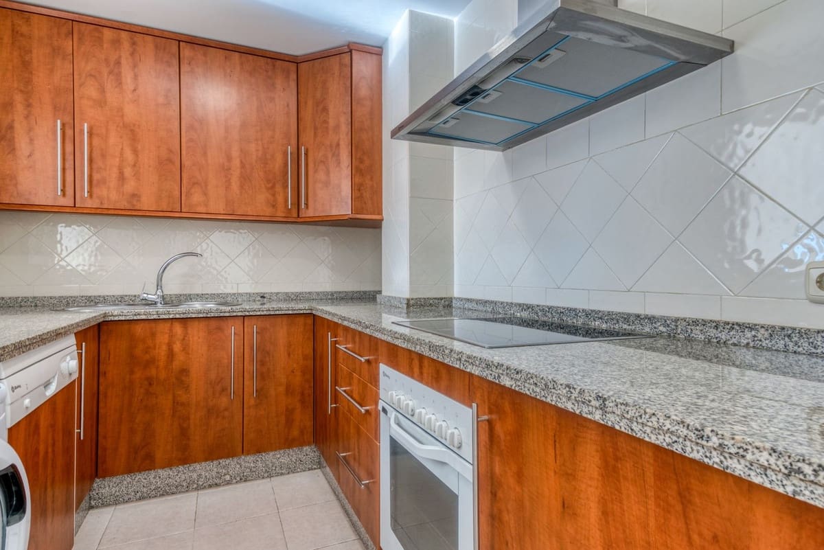1 makuuhuone Huoneisto myytävänä paikassa Elviria mukana uima-altaan 
autotalli - 319 000 € (Ref: 9618716)