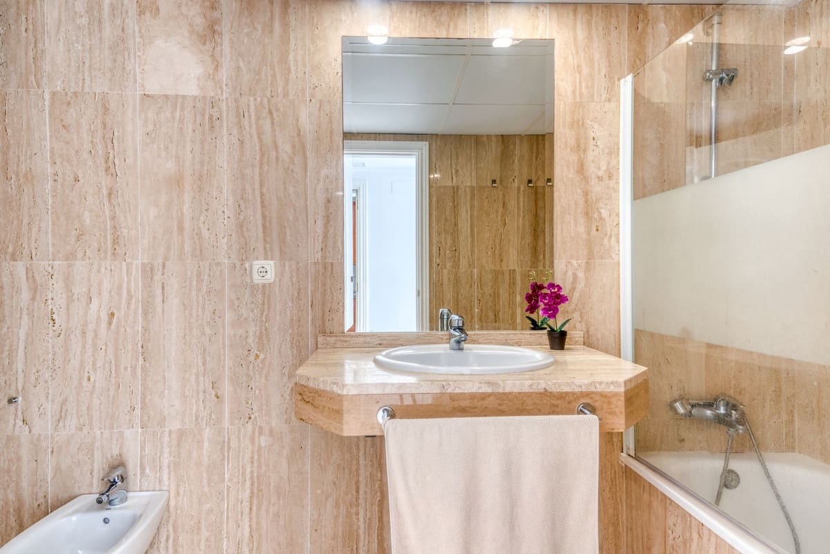 1 makuuhuone Huoneisto myytävänä paikassa Elviria mukana uima-altaan 
autotalli - 319 000 € (Ref: 9618716)