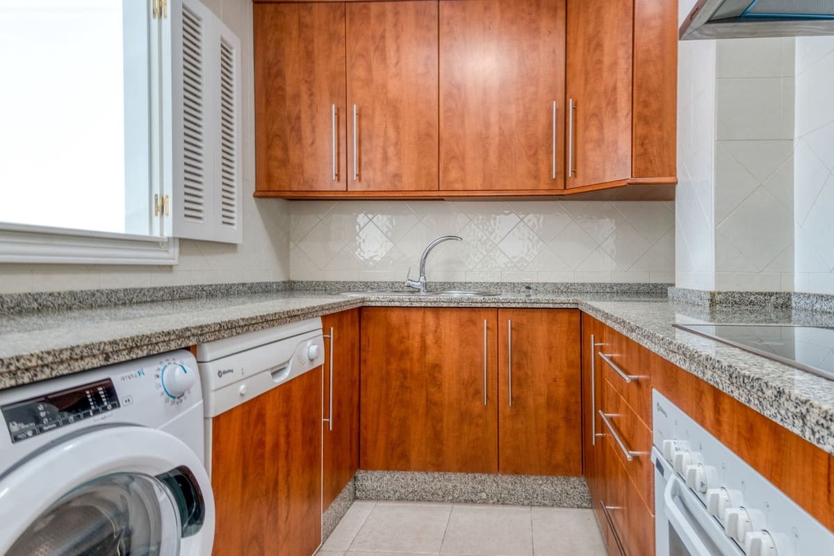 1 makuuhuone Huoneisto myytävänä paikassa Elviria mukana uima-altaan 
autotalli - 319 000 € (Ref: 9618716)