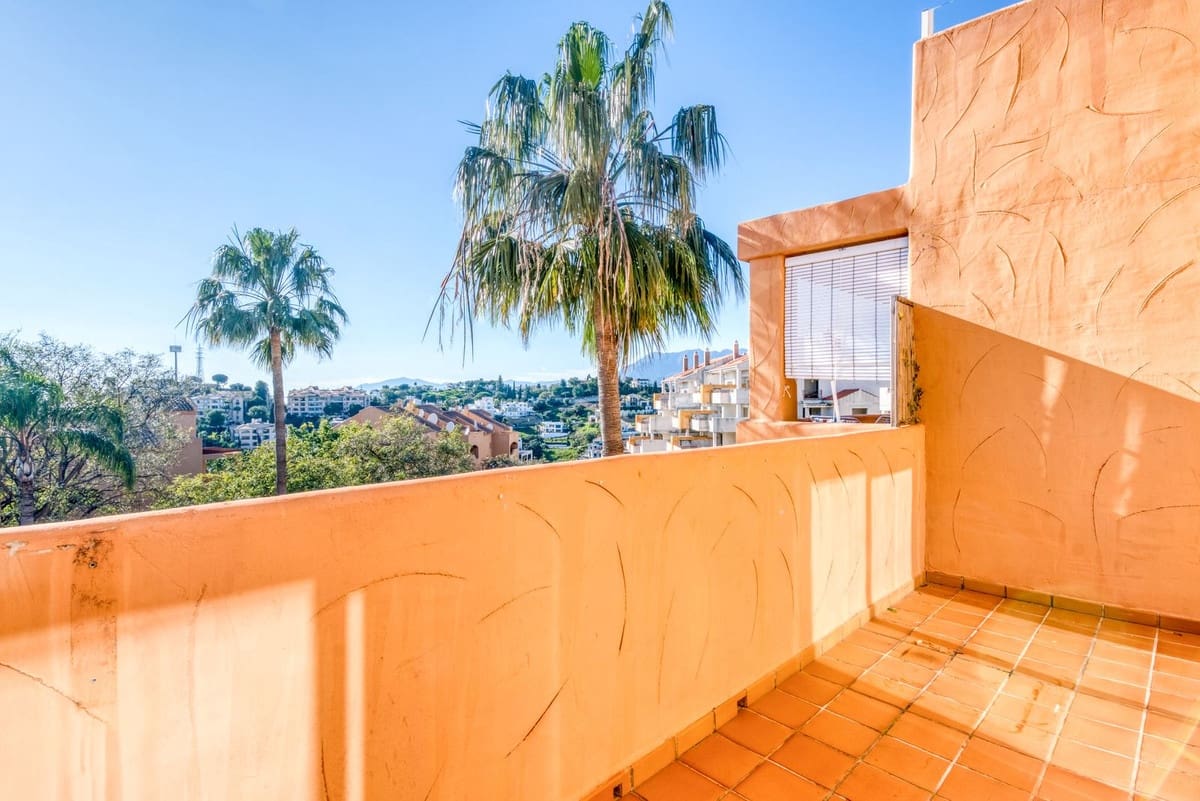 1 makuuhuone Huoneisto myytävänä paikassa Elviria mukana uima-altaan 
autotalli - 319 000 € (Ref: 9618716)