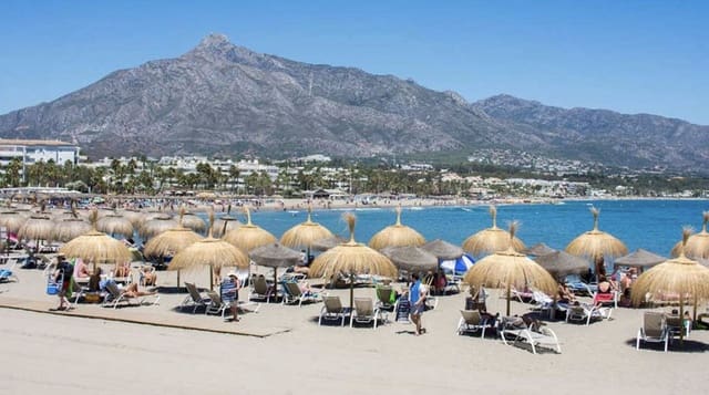 4 bedroom Villa for sale in Nueva Andalucia, Marbella - € 850,000 (Ref: 9618717)