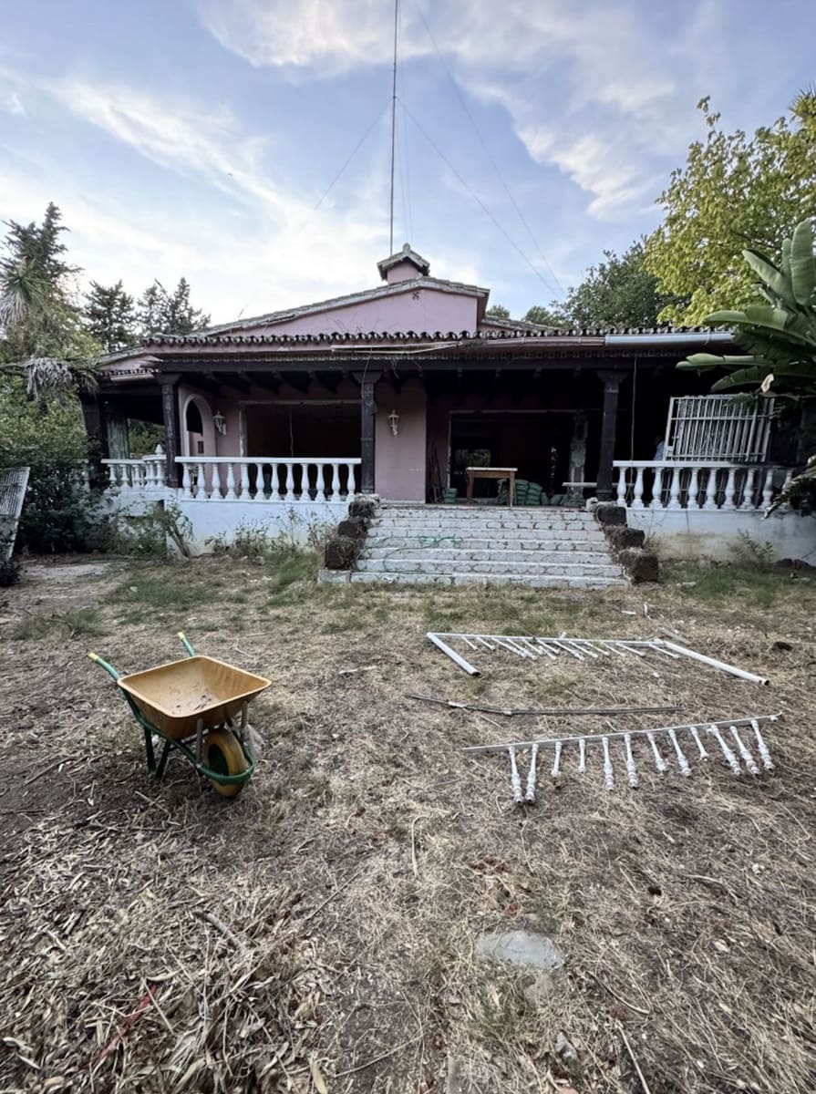 4 bedroom Villa for sale in Nueva Andalucia - € 850,000 (Ref: 9618717)