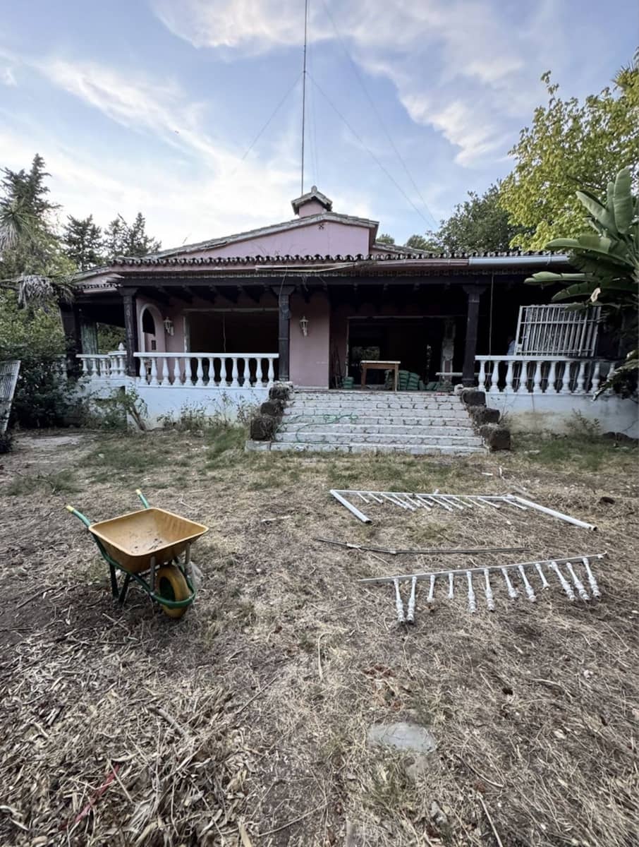 4 bedroom Villa for sale in Nueva Andalucia - € 850,000 (Ref: 9618717)