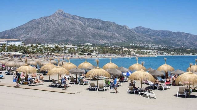 4 Zimmer Villa zu verkaufen in Nueva Andalucia, Marbella - 850.000 € (Ref: 9618717)