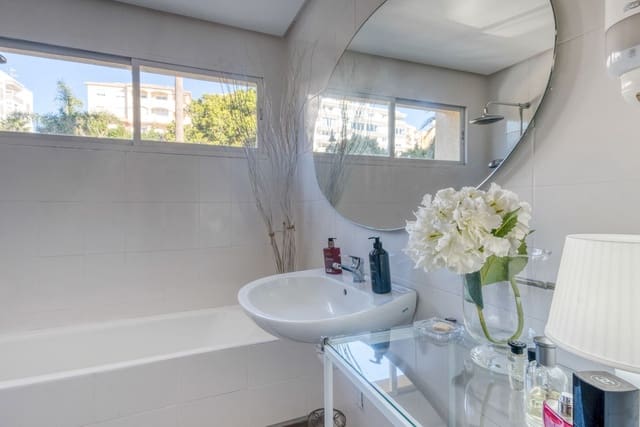 2 bedroom Apartment for sale in Estepona with pool garage - € 299,000 (Ref: 9618718)