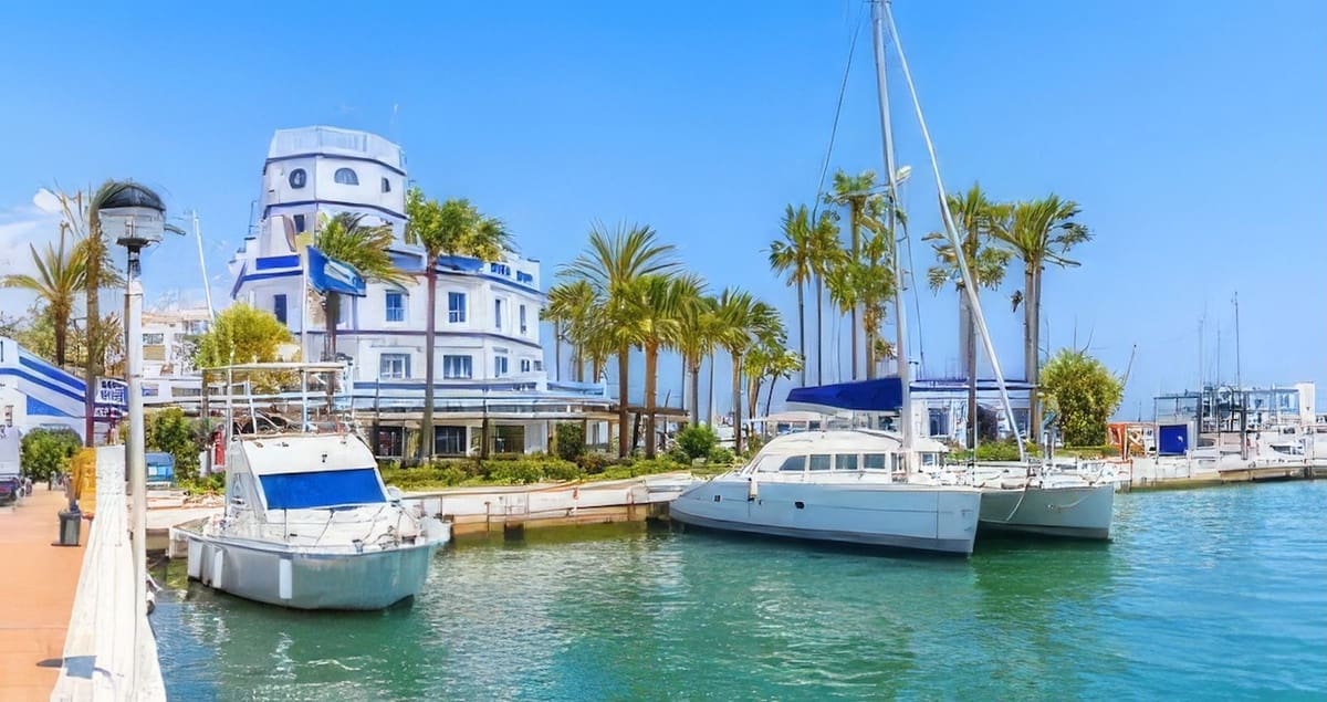 2 bedroom Apartment for sale in Estepona with pool garage - € 299,000 (Ref: 9618718)