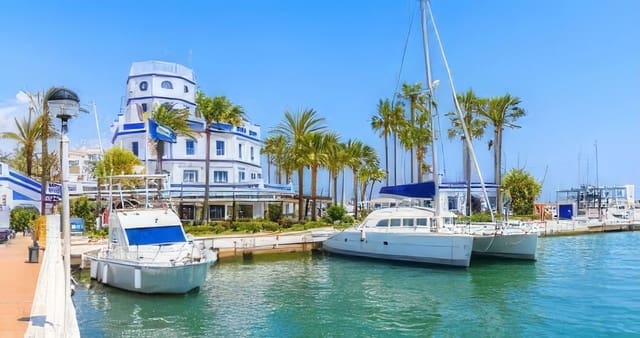 2 bedroom Apartment for sale in Estepona with pool garage - € 299,000 (Ref: 9618718)