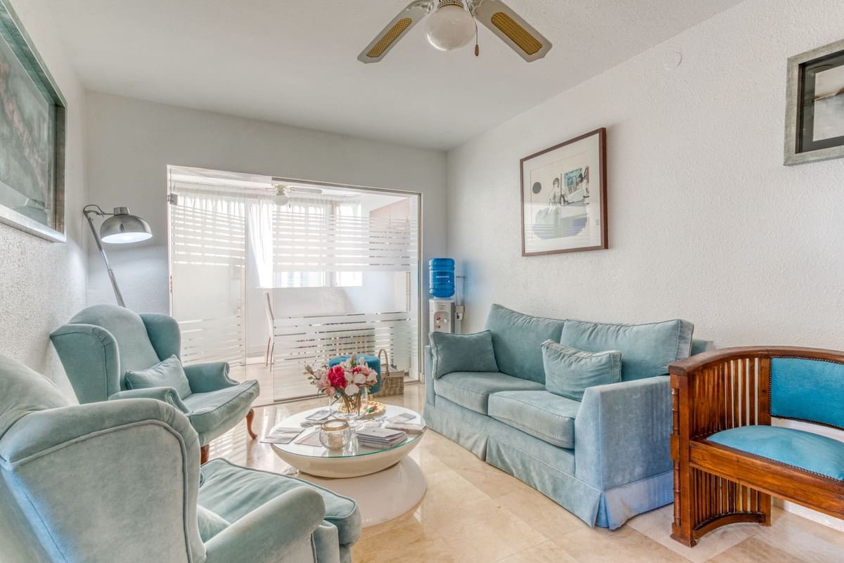 2 bedroom Apartment for sale in Estepona with pool garage - € 299,000 (Ref: 9618718)