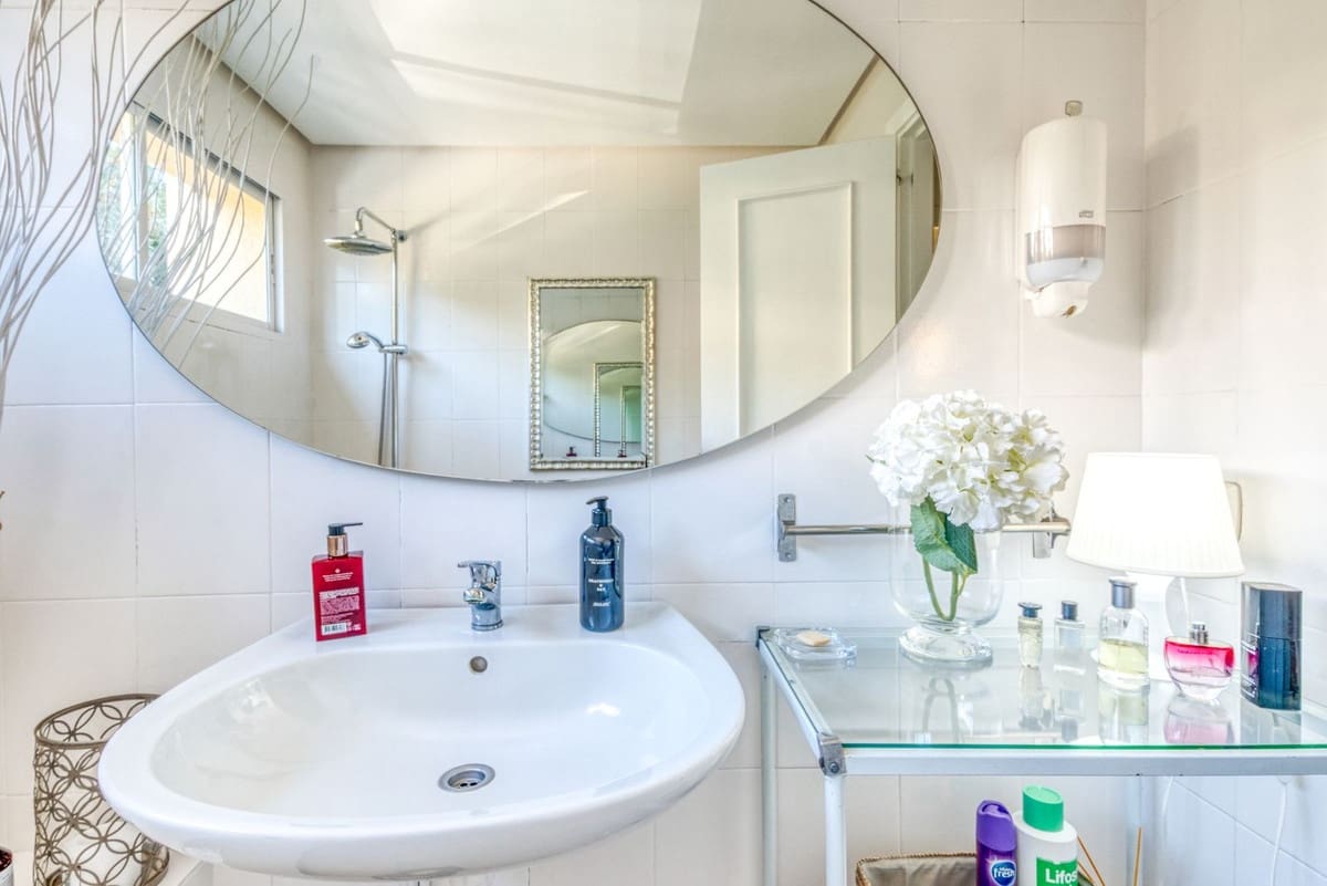 2 bedroom Apartment for sale in Estepona with pool garage - € 299,000 (Ref: 9618718)