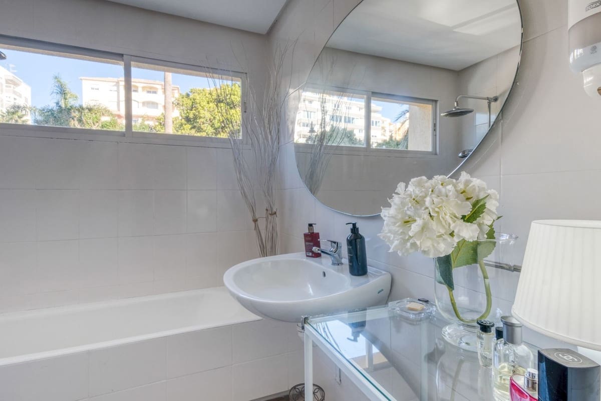 2 soveværelse Lejlighed til salg i Estepona med swimmingpool garage - € 299.000 (Ref: 9618718)