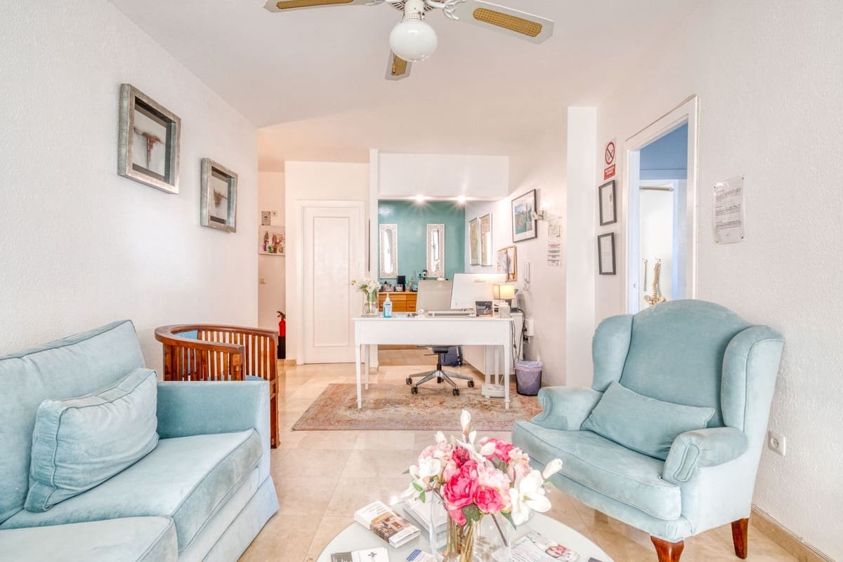 2 soveværelse Lejlighed til salg i Estepona med swimmingpool garage - € 299.000 (Ref: 9618718)