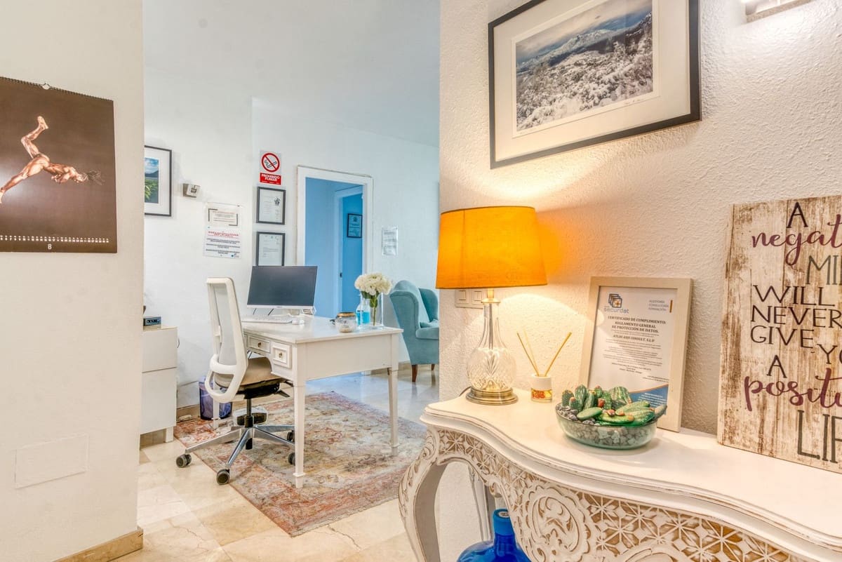 2 soveværelse Lejlighed til salg i Estepona med swimmingpool garage - € 299.000 (Ref: 9618718)