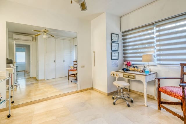 2 soveværelse Lejlighed til salg i Estepona med swimmingpool garage - € 299.000 (Ref: 9618718)