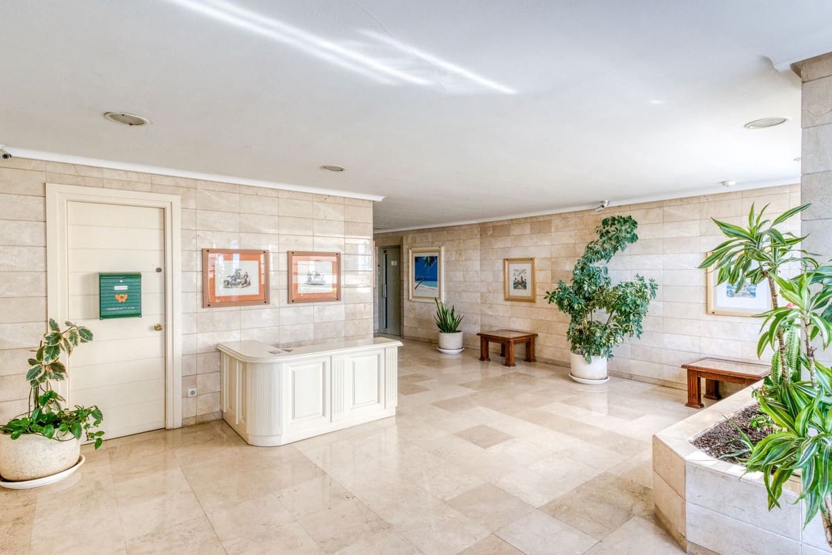 2 soveværelse Lejlighed til salg i Estepona med swimmingpool garage - € 299.000 (Ref: 9618718)