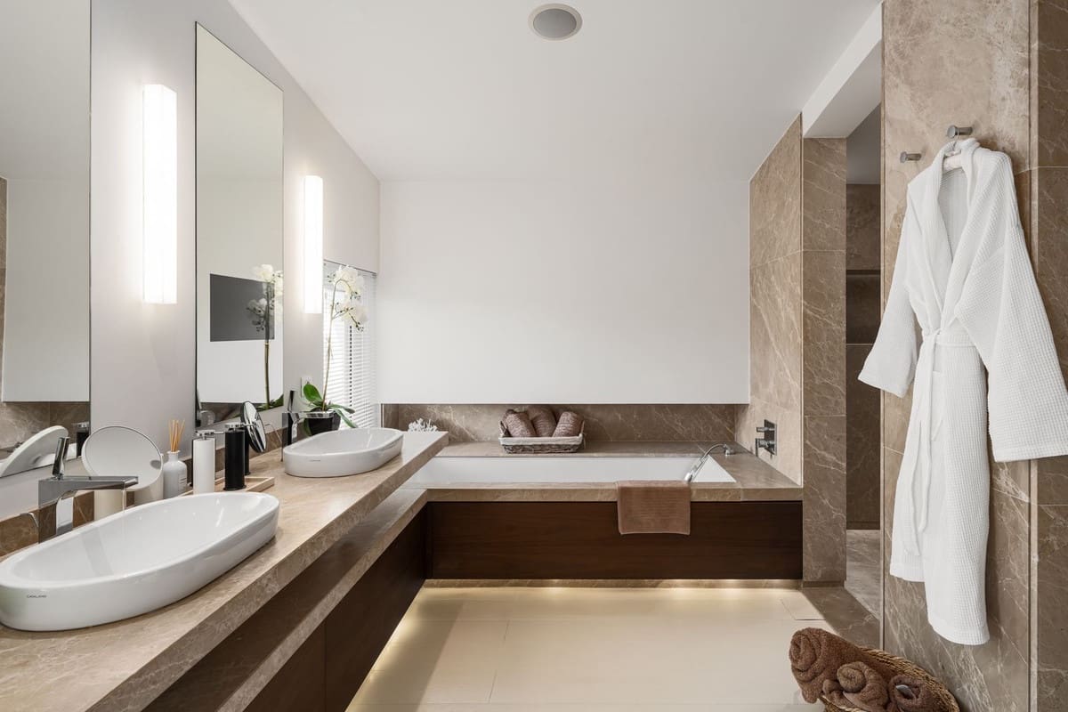 4 bedroom Semi-detached Villa for sale in Golden Mile with pool garage - € 10,900,000 (Ref: 9618719)