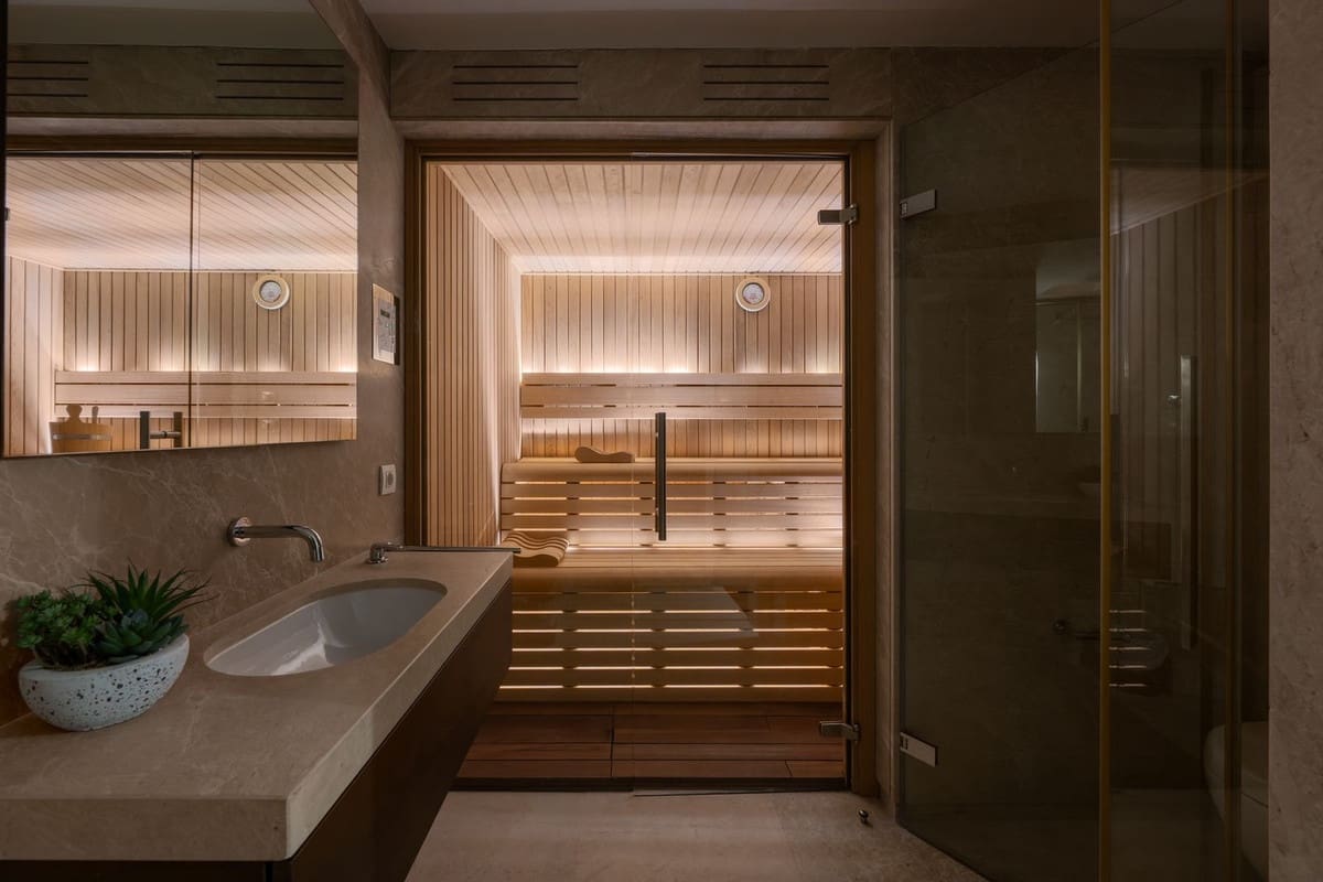 4 bedroom Semi-detached Villa for sale in Golden Mile with pool garage - € 10,900,000 (Ref: 9618719)