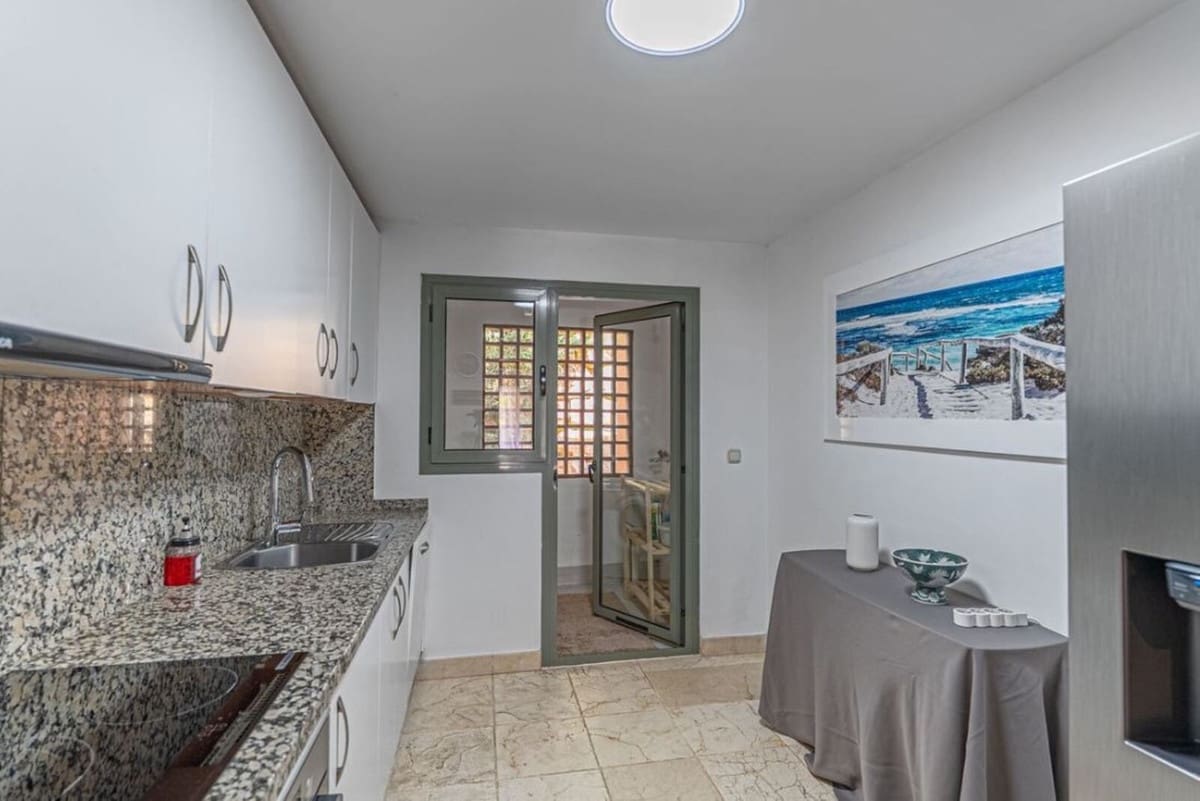 3 bedroom Apartment for sale in Benahavis with pool garage - € 690,000 (Ref: 9624086)