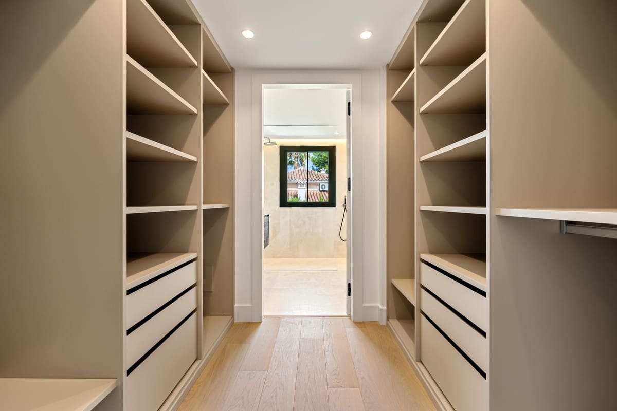 5 soverom Villa til salgs i Golden Mile med svømmebasseng garasje - € 7 800 000 (Ref: 9628190)