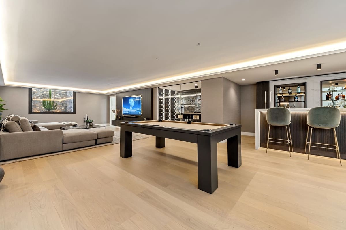 5 soverom Villa til salgs i Golden Mile med svømmebasseng garasje - € 7 800 000 (Ref: 9628190)