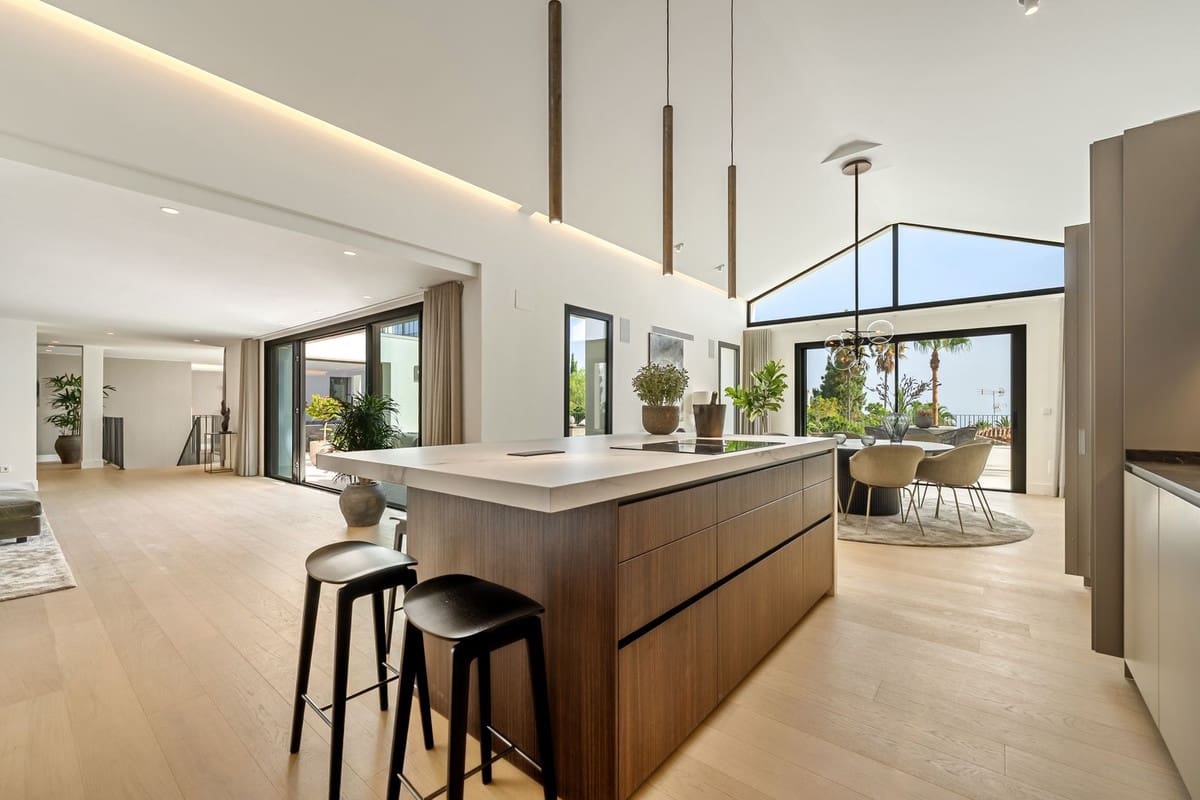 5 soverom Villa til salgs i Golden Mile med svømmebasseng garasje - € 7 800 000 (Ref: 9628190)