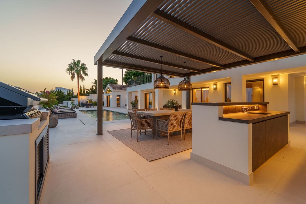 5 bedroom Villa for sale in Golden Mile with pool garage - € 7,800,000 (Ref: 9628190)