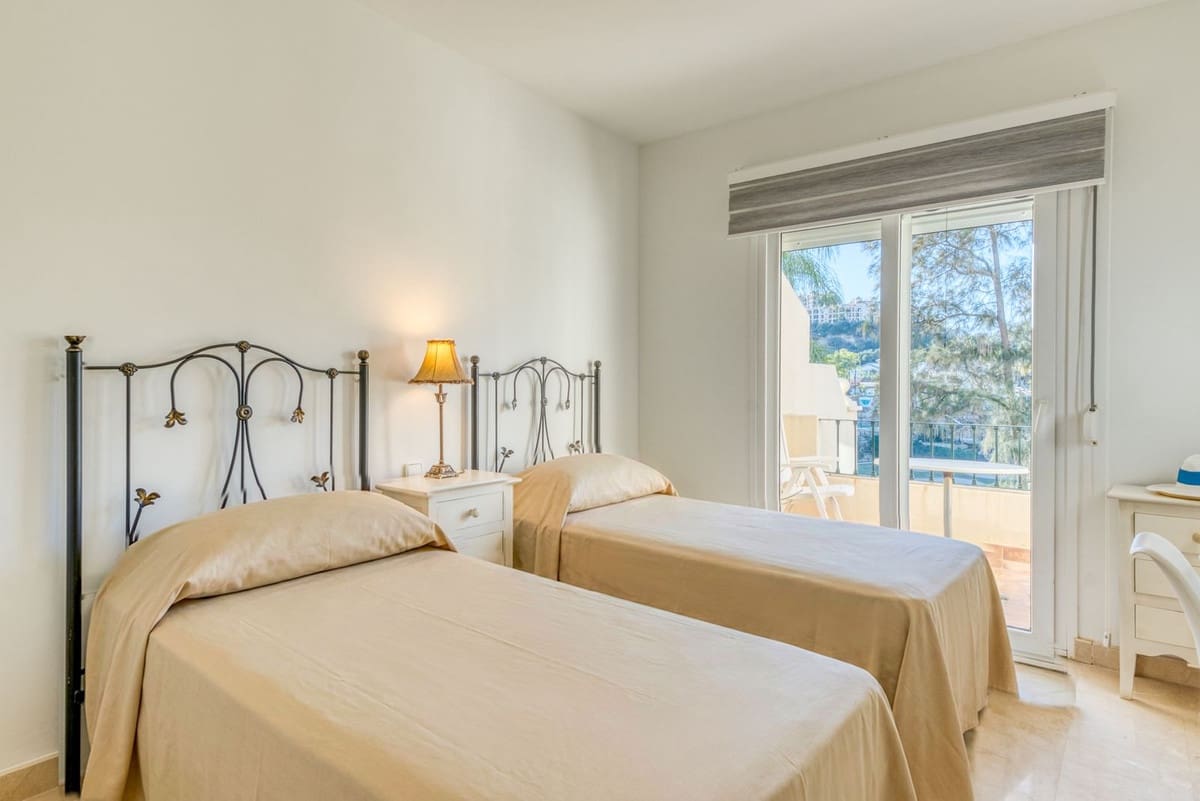 3 bedroom Townhouse for sale in La Quinta with pool garage - € 695,000 (Ref: 9631849)