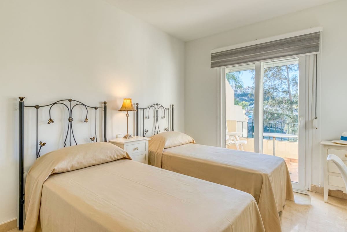 3 chambre Maison de Ville à vendre à La Quinta avec piscine garage - 695 000 € (Ref: 9631849)