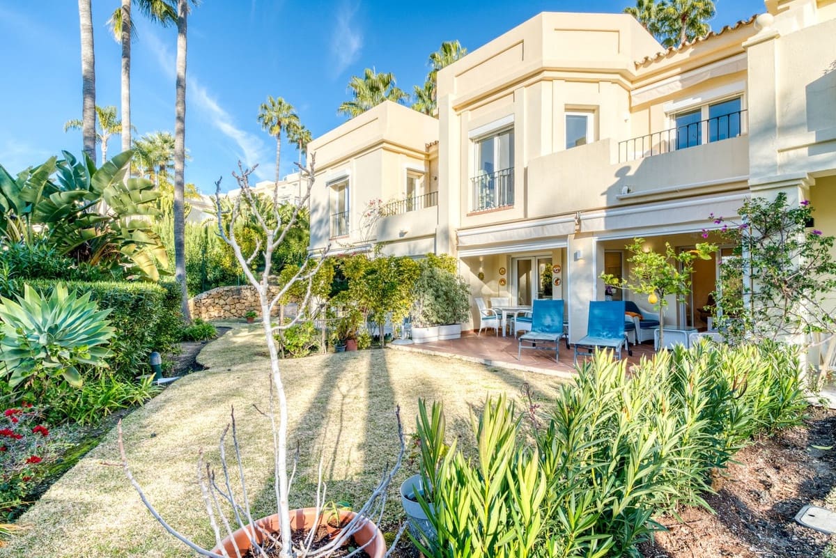 3 chambre Maison de Ville à vendre à La Quinta avec piscine garage - 695 000 € (Ref: 9631849)