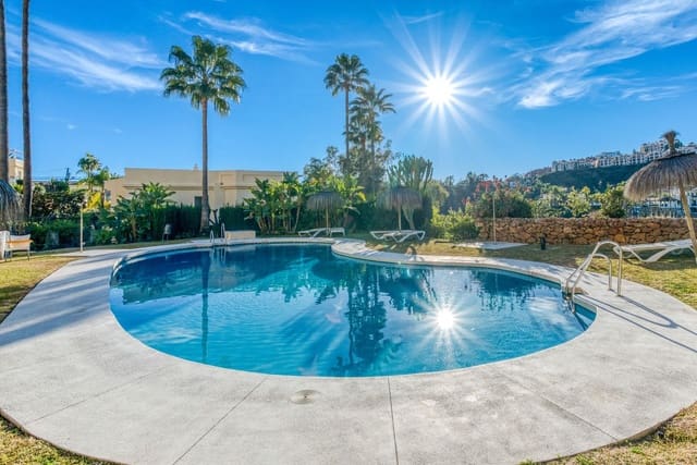 Casa de 3 habitaciones en La Quinta, Benahavís en venta con piscina garaje - 695.000 € (Ref: 9631849)