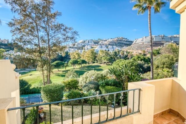 Casa de 3 habitaciones en La Quinta, Benahavís en venta con piscina garaje - 695.000 € (Ref: 9631849)