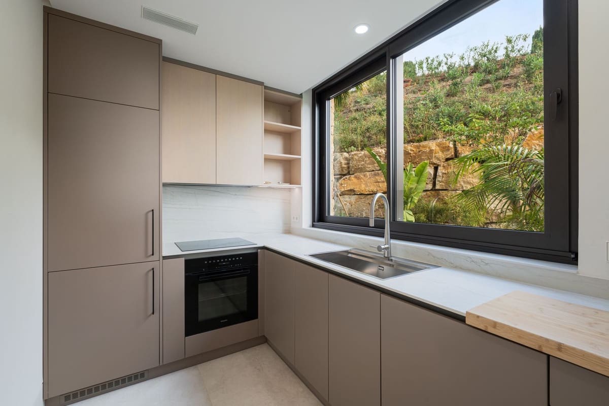 5 soverom Villa til salgs i Golden Mile med svømmebasseng garasje - € 14 995 000 (Ref: 9631851)