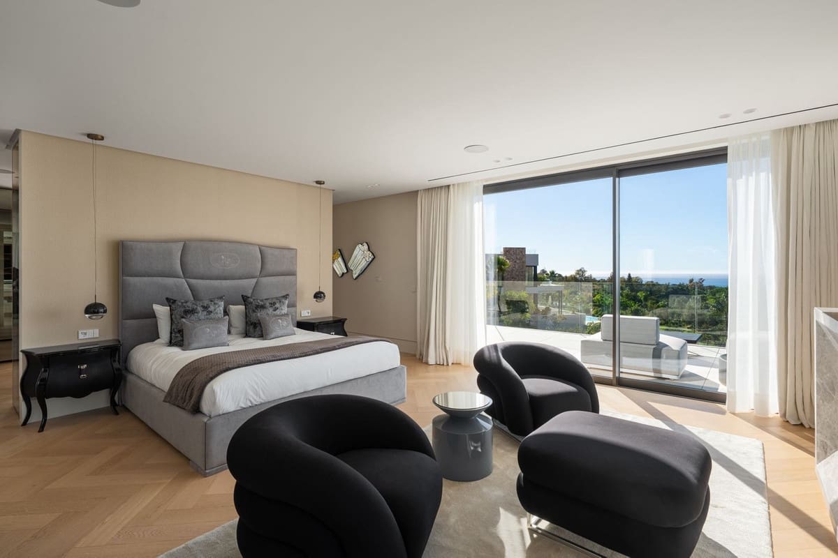 5 soverom Villa til salgs i Golden Mile med svømmebasseng garasje - € 14 995 000 (Ref: 9631851)