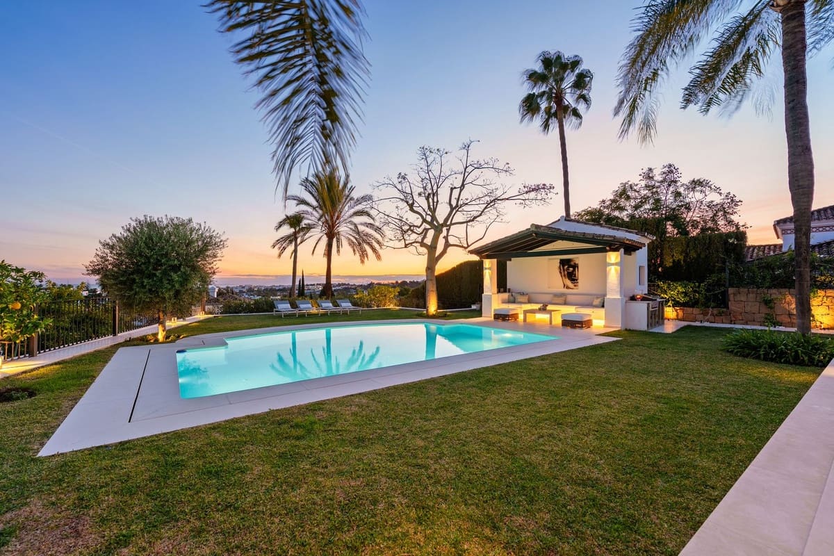 4 bedroom Villa for sale in Nueva Andalucia with pool garage - € 4,390,000 (Ref: 9632689)