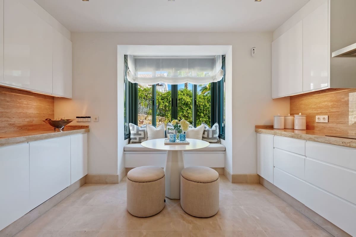 4 chambre Villa/Maison à vendre à Nueva Andalucia avec piscine garage - 4 390 000 € (Ref: 9632689)