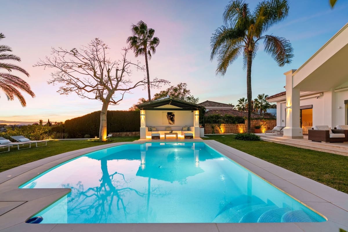 4 chambre Villa/Maison à vendre à Nueva Andalucia avec piscine garage - 4 390 000 € (Ref: 9632689)