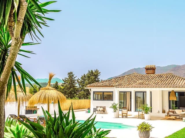 3 soverom Villa til salgs i Estepona med svømmebasseng garasje - € 1 395 000 (Ref: 9641087)