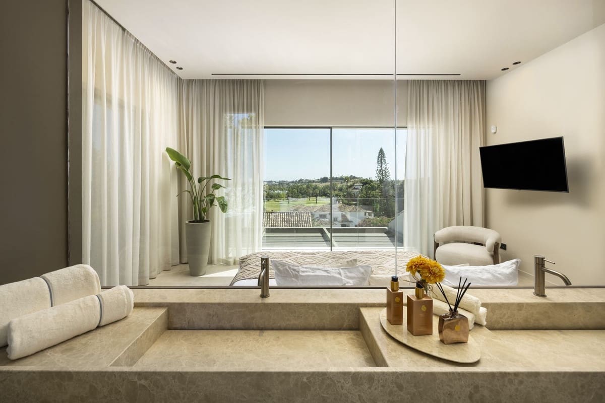 5 makuuhuone Huvila myytävänä paikassa Nueva Andalucia mukana uima-altaan - 4 695 000 € (Ref: 9643363)