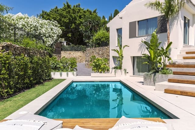 5 makuuhuone Huvila myytävänä paikassa Nueva Andalucia, Marbella mukana uima-altaan - 4 695 000 € (Ref: 9643363)