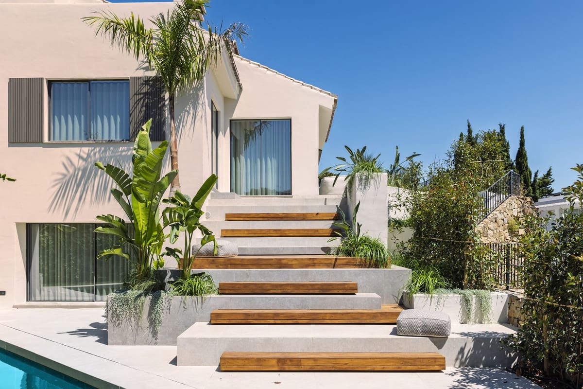 5 makuuhuone Huvila myytävänä paikassa Nueva Andalucia mukana uima-altaan - 4 695 000 € (Ref: 9643363)