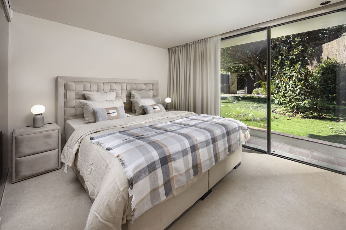 5 makuuhuone Huvila myytävänä paikassa Nueva Andalucia mukana uima-altaan - 4 695 000 € (Ref: 9643363)