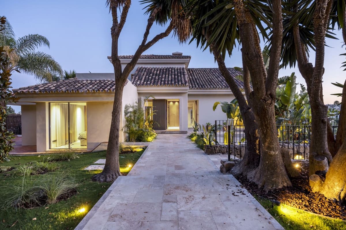 5 makuuhuone Huvila myytävänä paikassa Nueva Andalucia mukana uima-altaan - 4 695 000 € (Ref: 9643363)