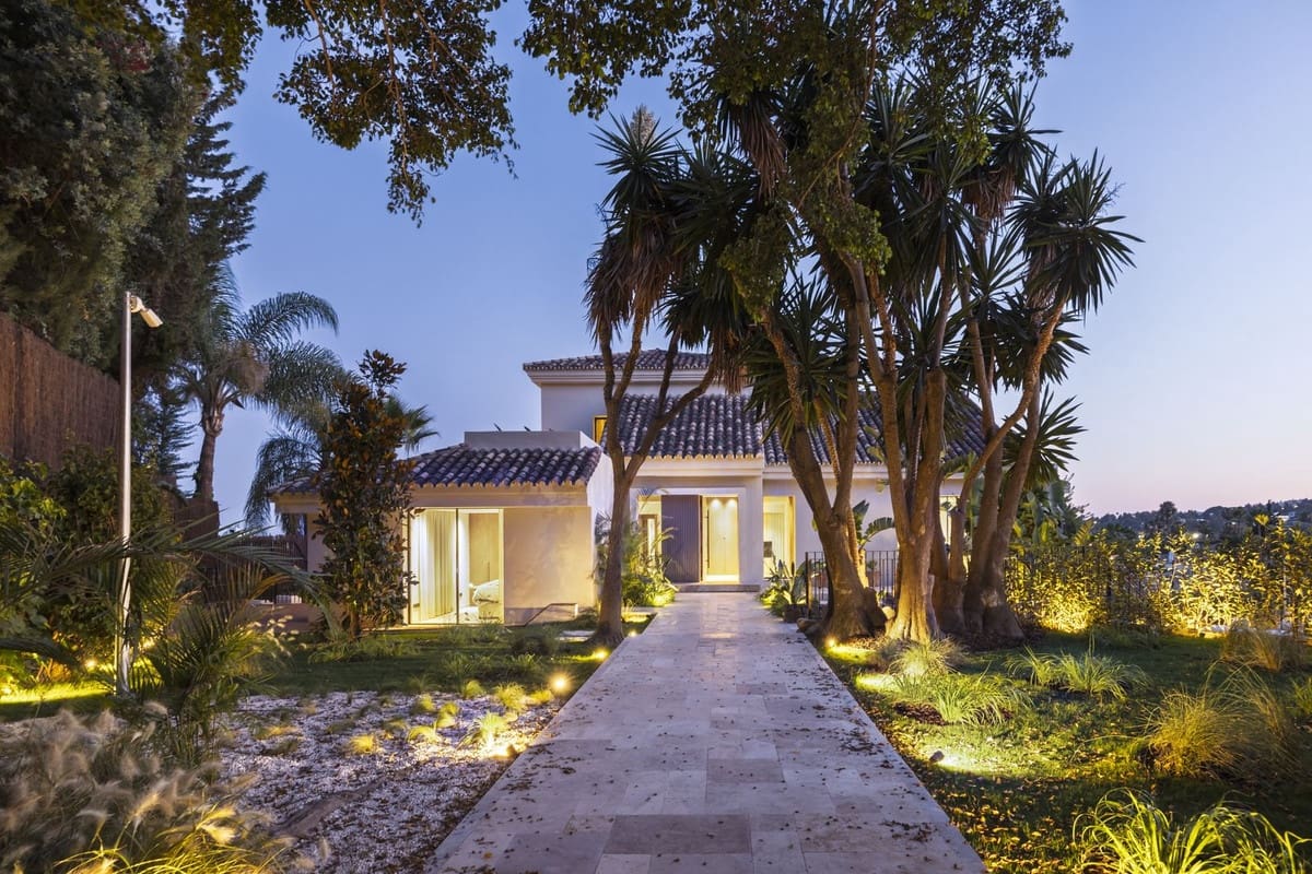 5 makuuhuone Huvila myytävänä paikassa Nueva Andalucia mukana uima-altaan - 4 695 000 € (Ref: 9643363)