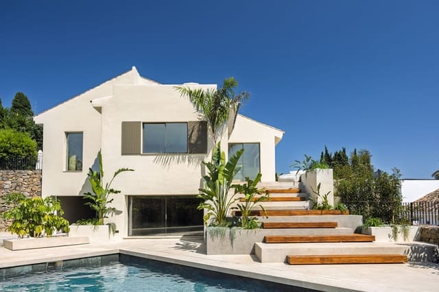 5 bedroom Villa for sale in Nueva Andalucia, Marbella with pool - € 4,695,000 (Ref: 9643363)