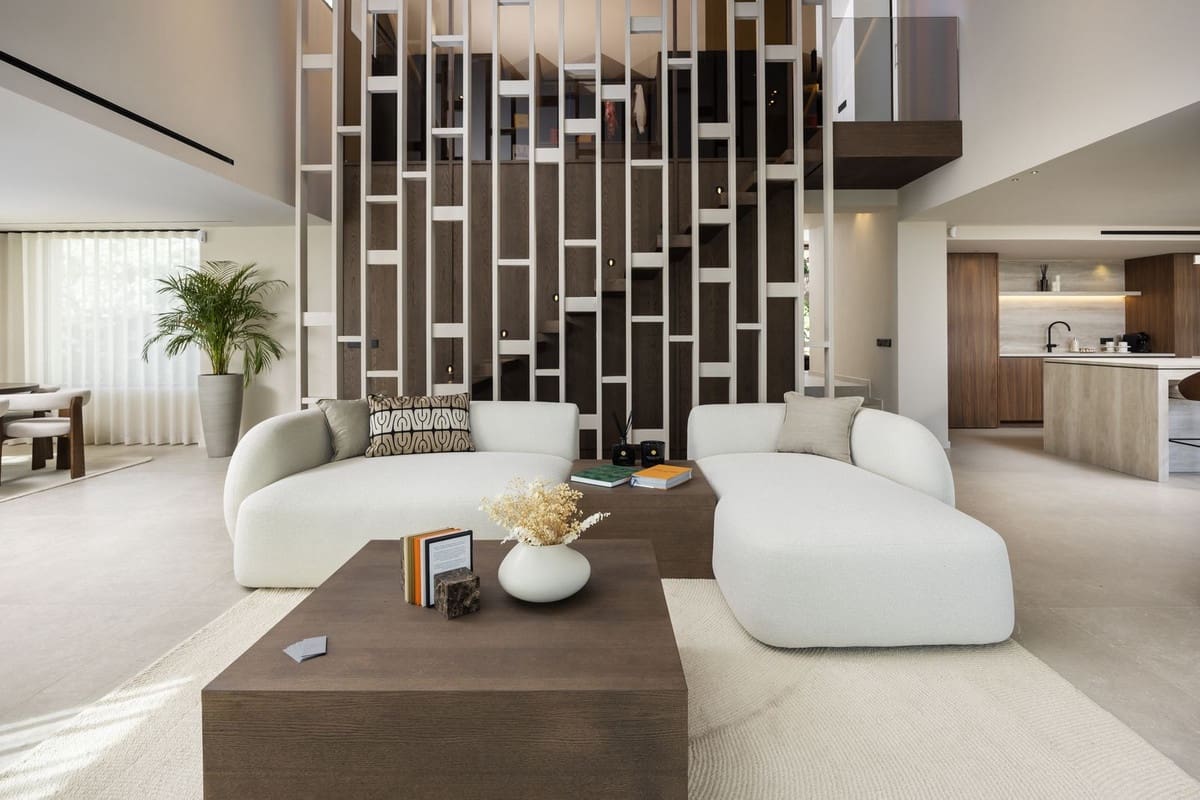 5 bedroom Villa for sale in Nueva Andalucia with pool - € 4,695,000 (Ref: 9643363)