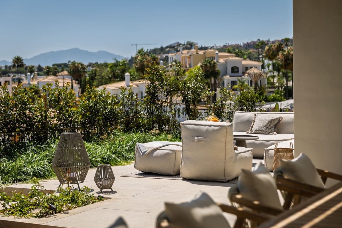 5 bedroom Villa for sale in Nueva Andalucia with pool - € 4,695,000 (Ref: 9643363)