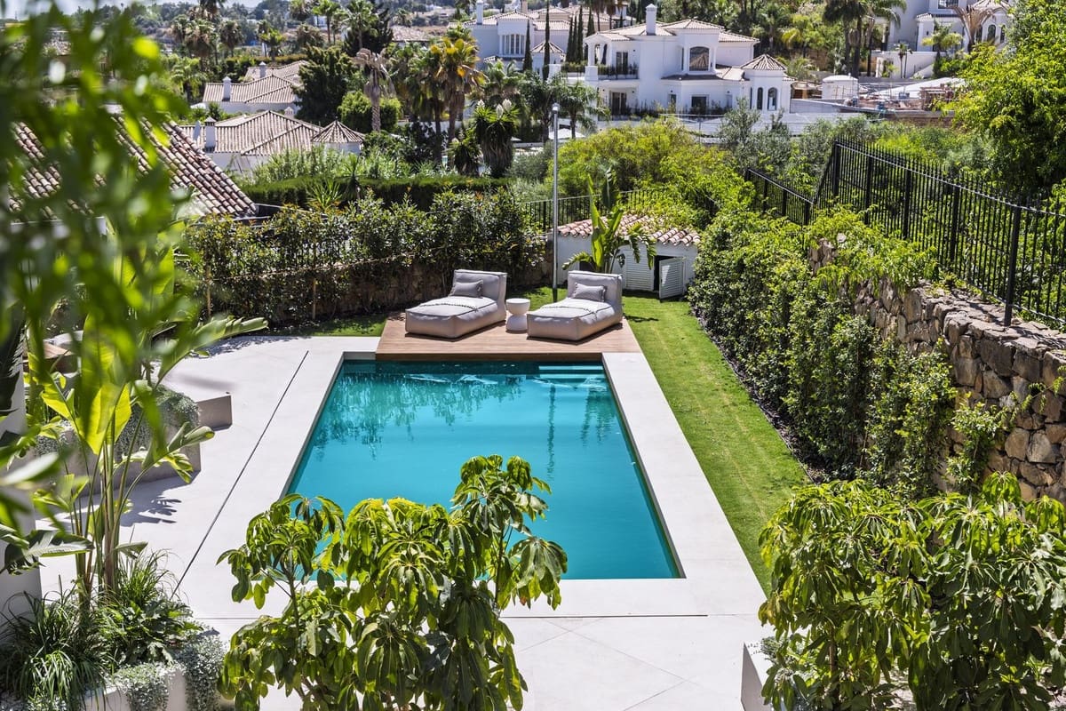 5 bedroom Villa for sale in Nueva Andalucia with pool - € 4,695,000 (Ref: 9643363)