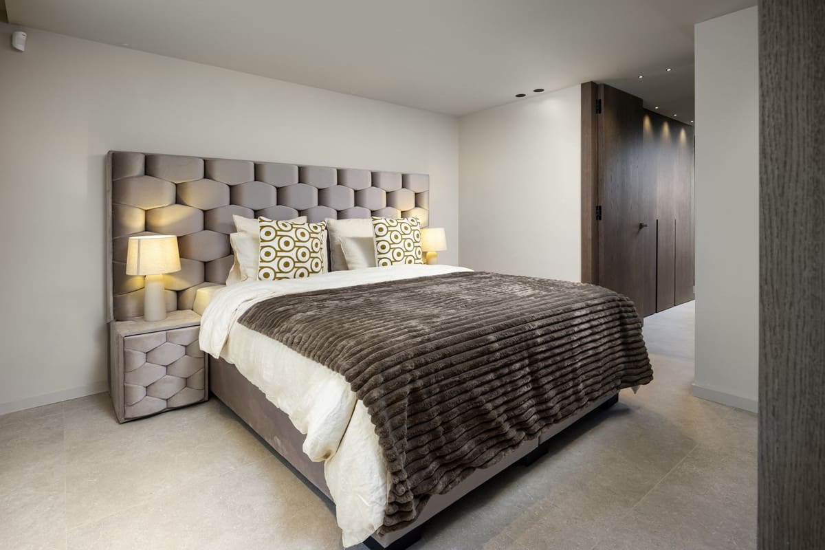 5 bedroom Villa for sale in Nueva Andalucia with pool - € 4,695,000 (Ref: 9643363)