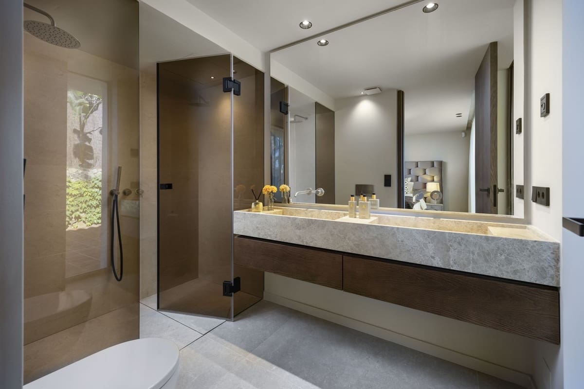 5 bedroom Villa for sale in Nueva Andalucia with pool - € 4,695,000 (Ref: 9643363)