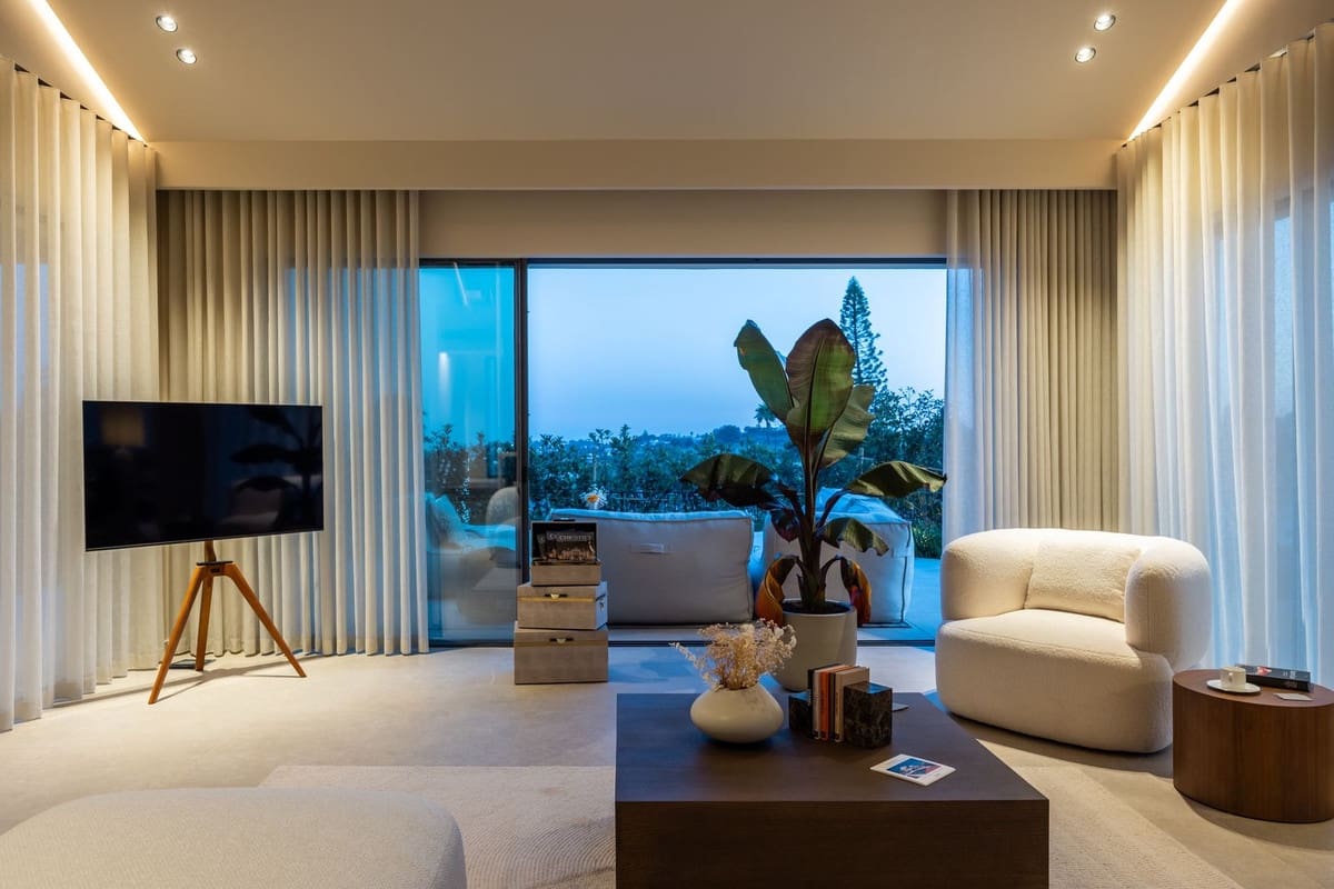 5 bedroom Villa for sale in Nueva Andalucia with pool - € 4,695,000 (Ref: 9643363)